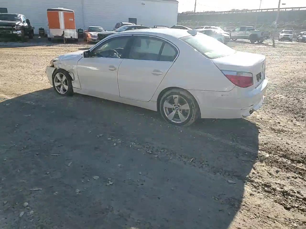 Фото: WBANF735X7CU26367