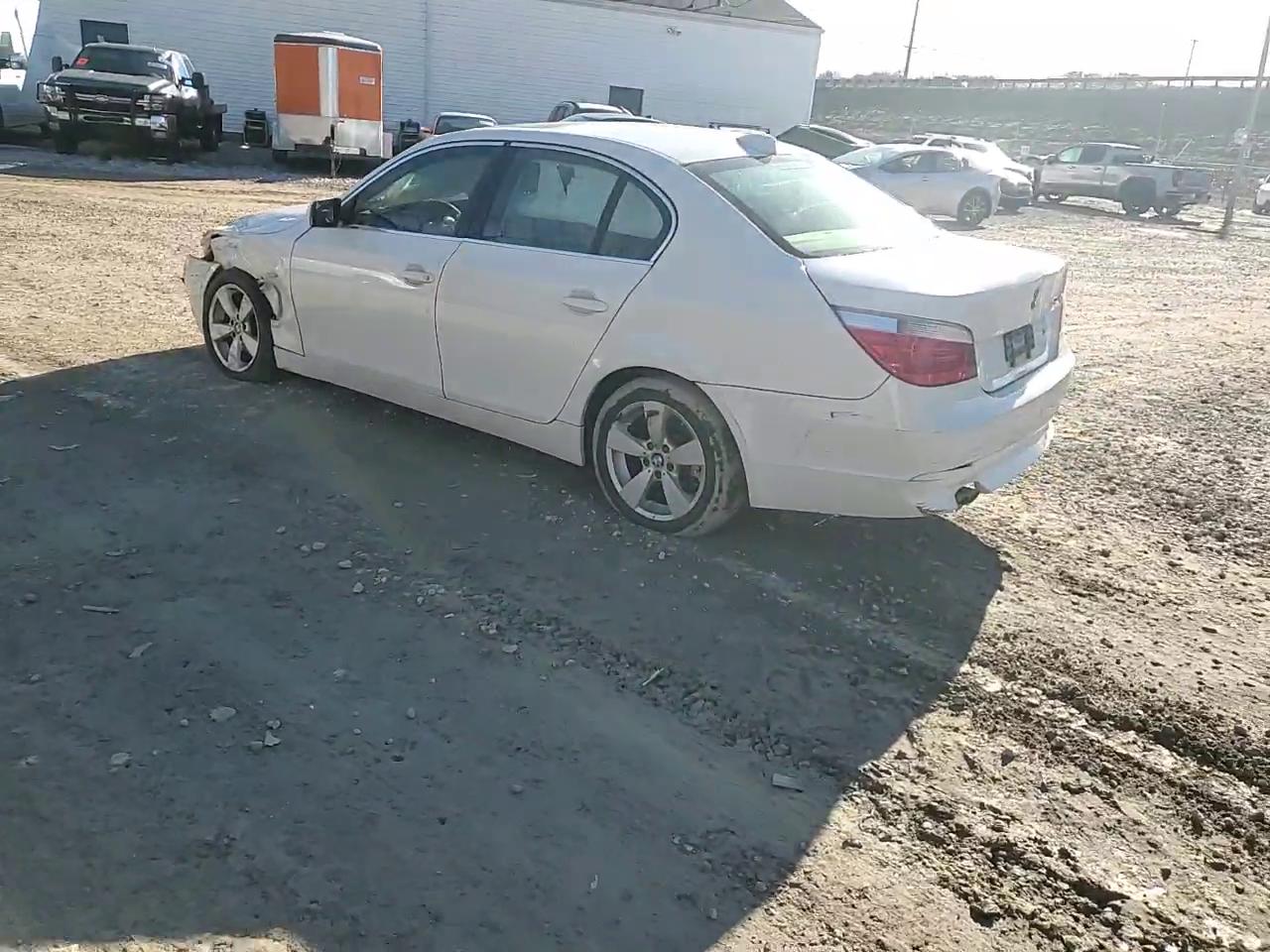 Фото: WBANF735X7CU26367