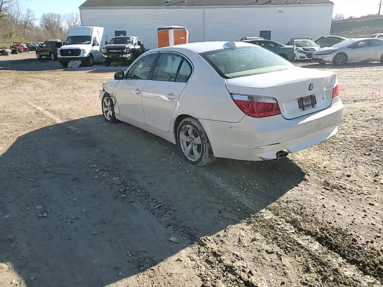 Фото: WBANF735X7CU26367