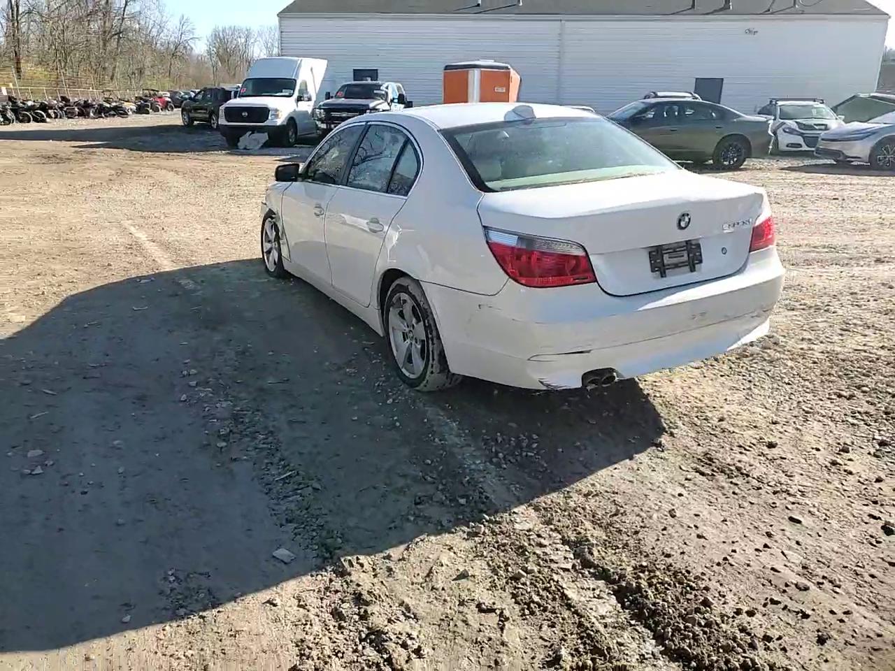 Фото: WBANF735X7CU26367