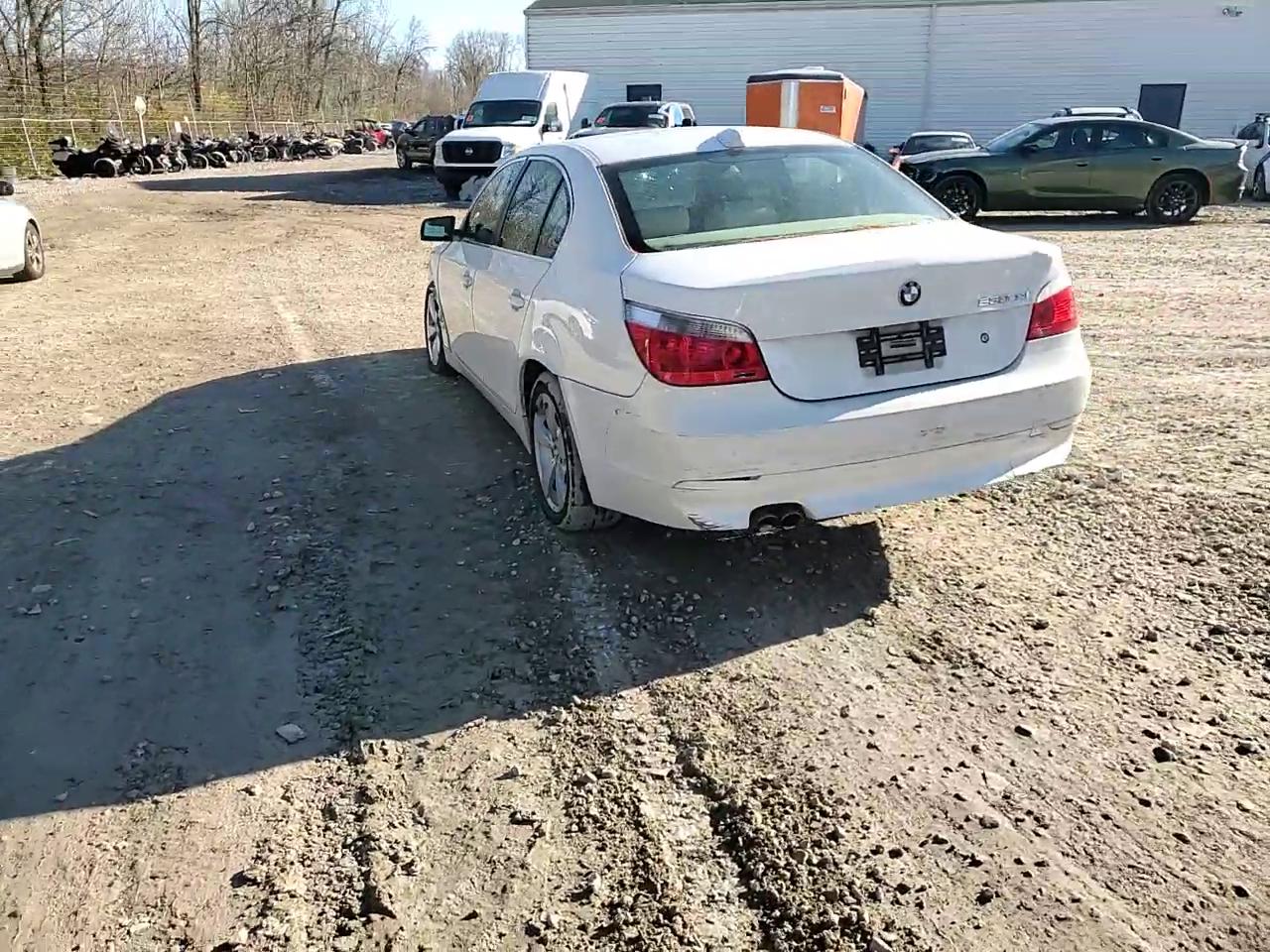 Фото: WBANF735X7CU26367