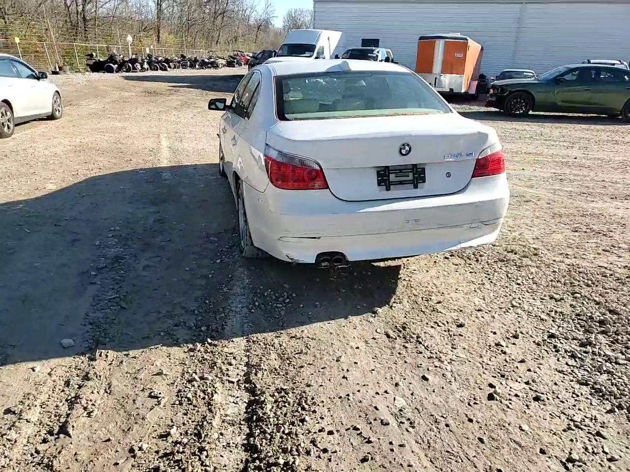 Фото: WBANF735X7CU26367