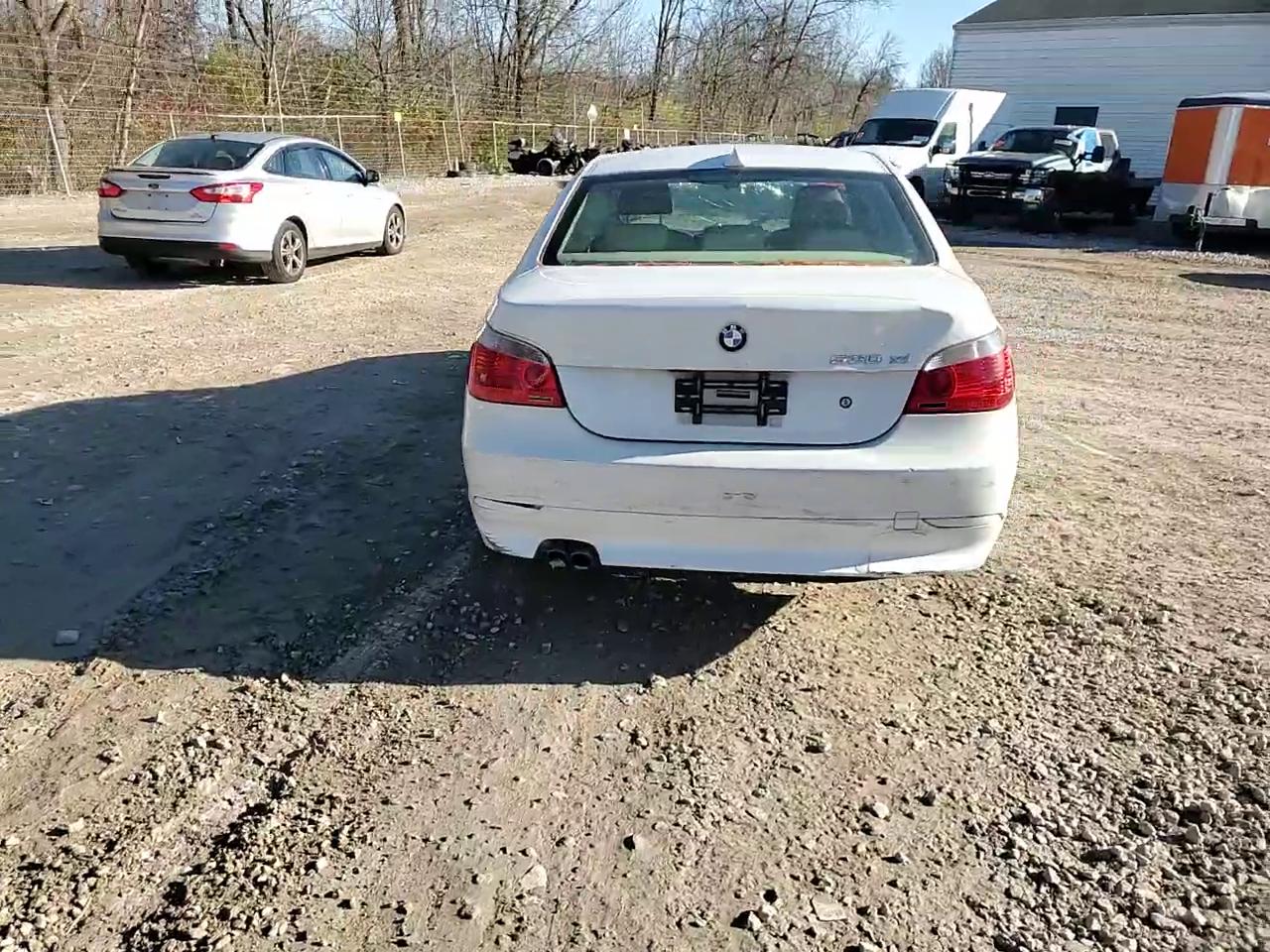 Фото: WBANF735X7CU26367