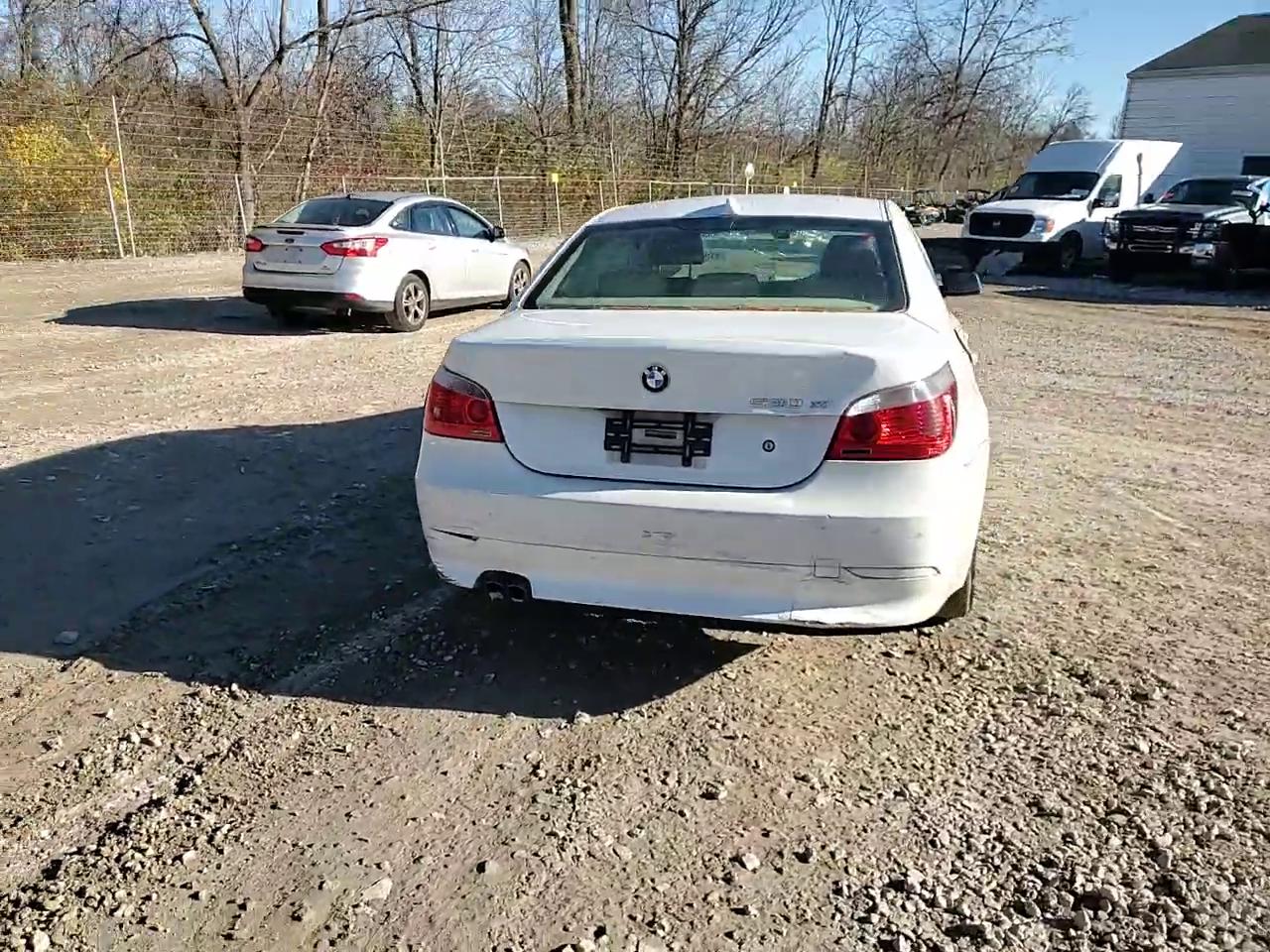 Фото: WBANF735X7CU26367