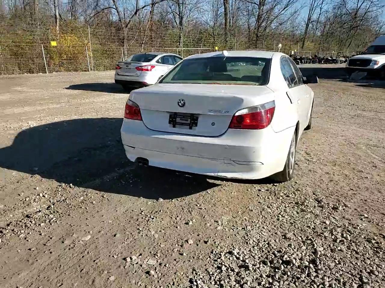 Фото: WBANF735X7CU26367