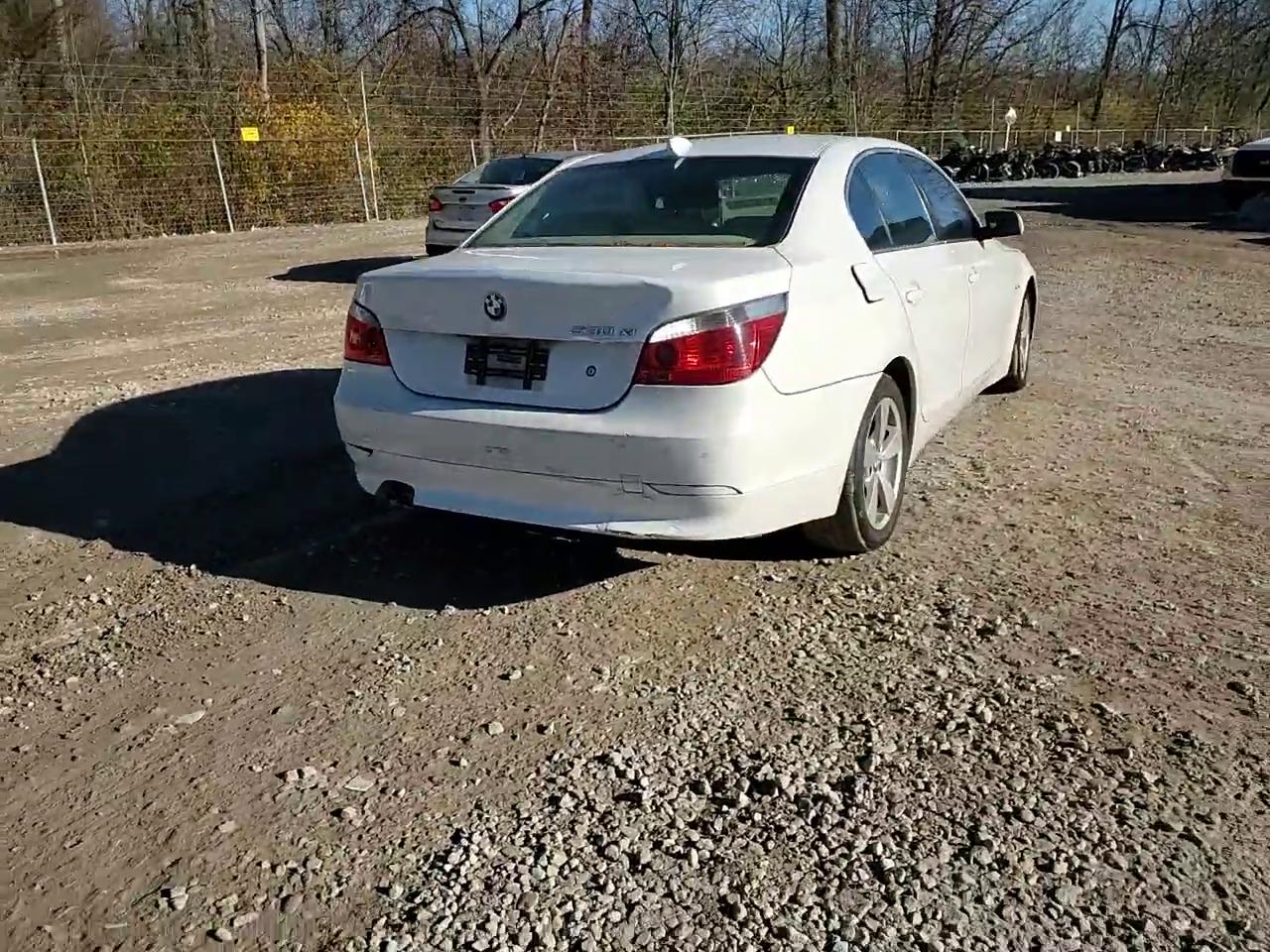 Фото: WBANF735X7CU26367