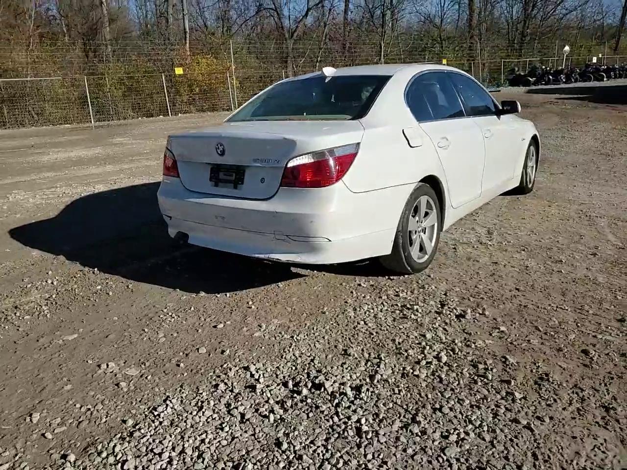 Фото: WBANF735X7CU26367