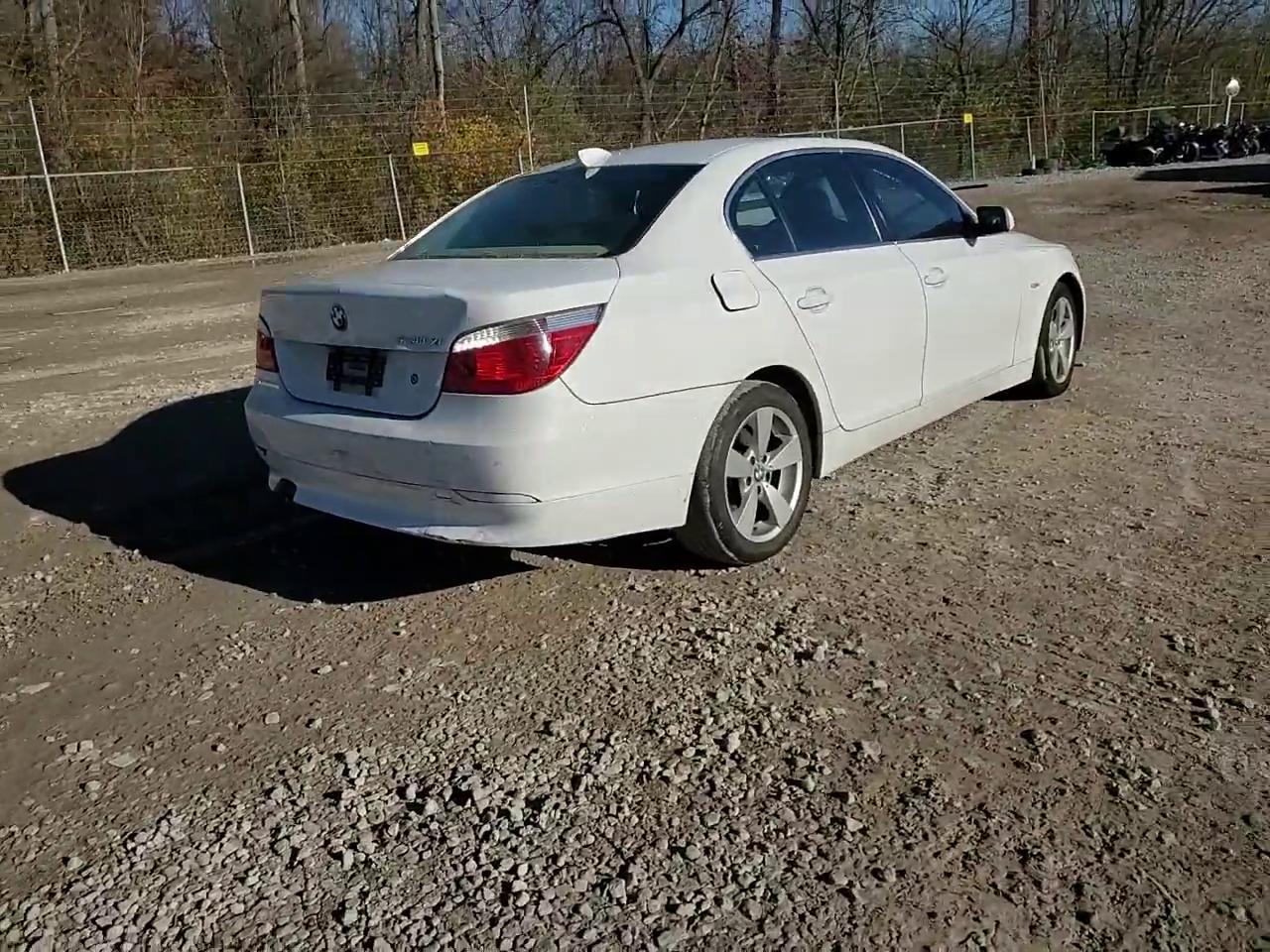 Фото: WBANF735X7CU26367