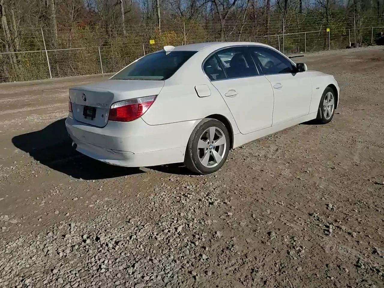 Фото: WBANF735X7CU26367