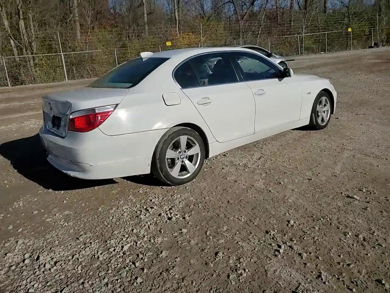 Фото: WBANF735X7CU26367