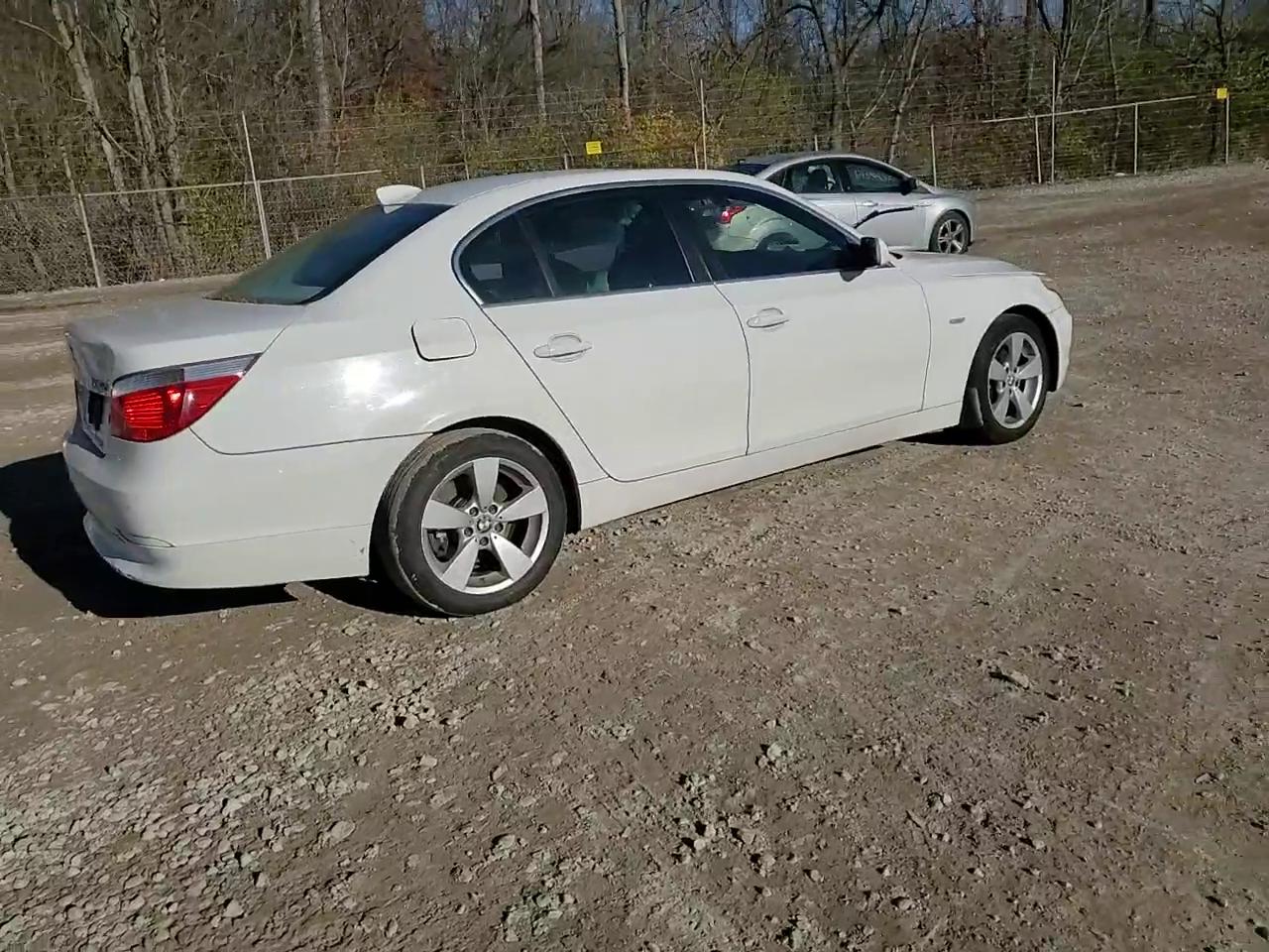 Фото: WBANF735X7CU26367