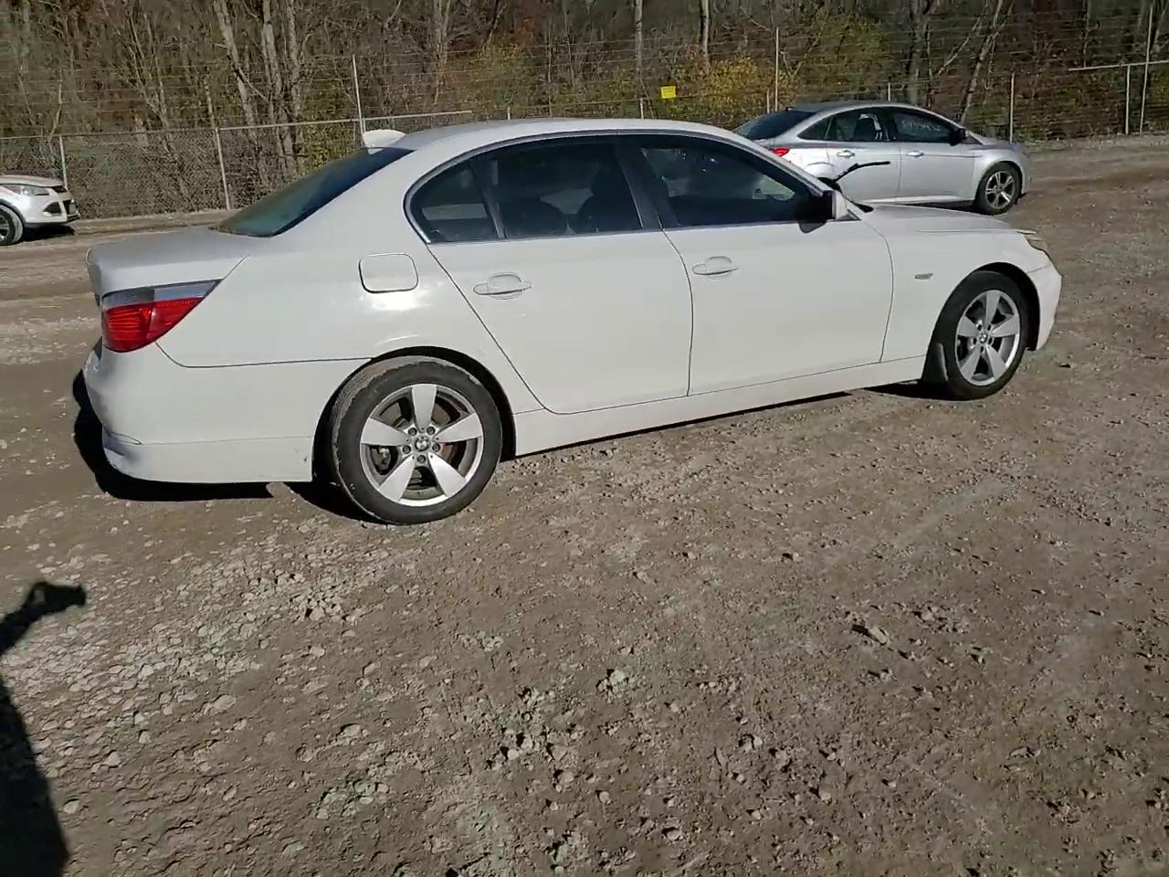 Фото: WBANF735X7CU26367