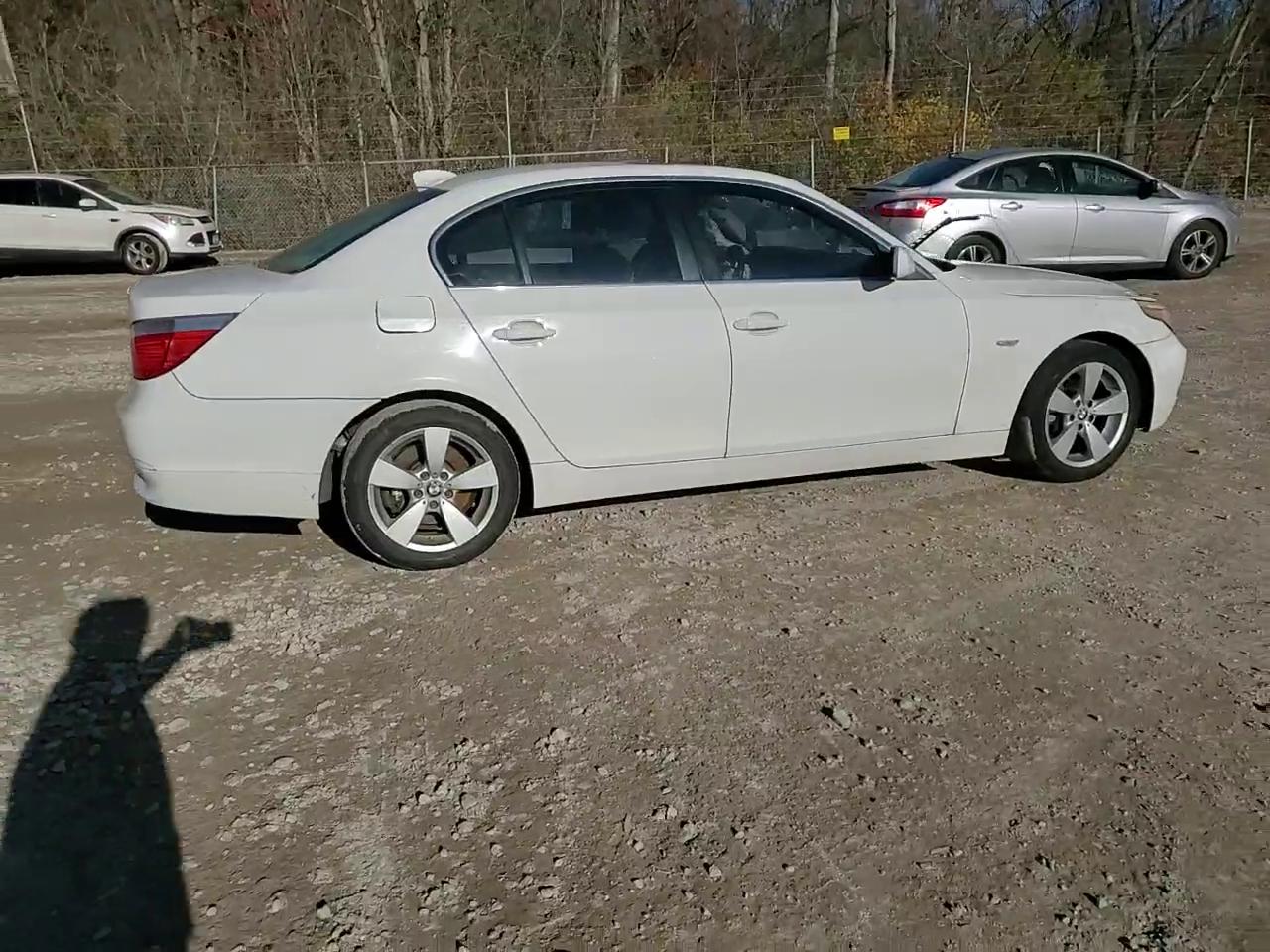 Фото: WBANF735X7CU26367