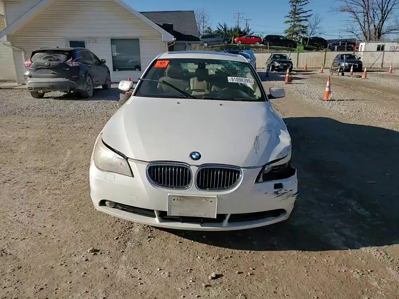 Фото: WBANF735X7CU26367