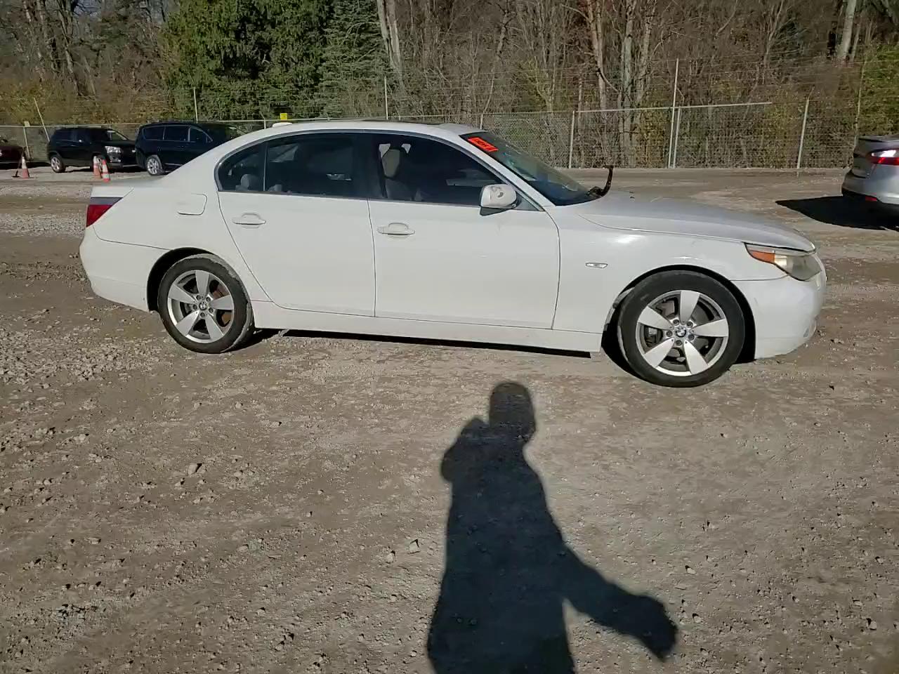 Фото: WBANF735X7CU26367