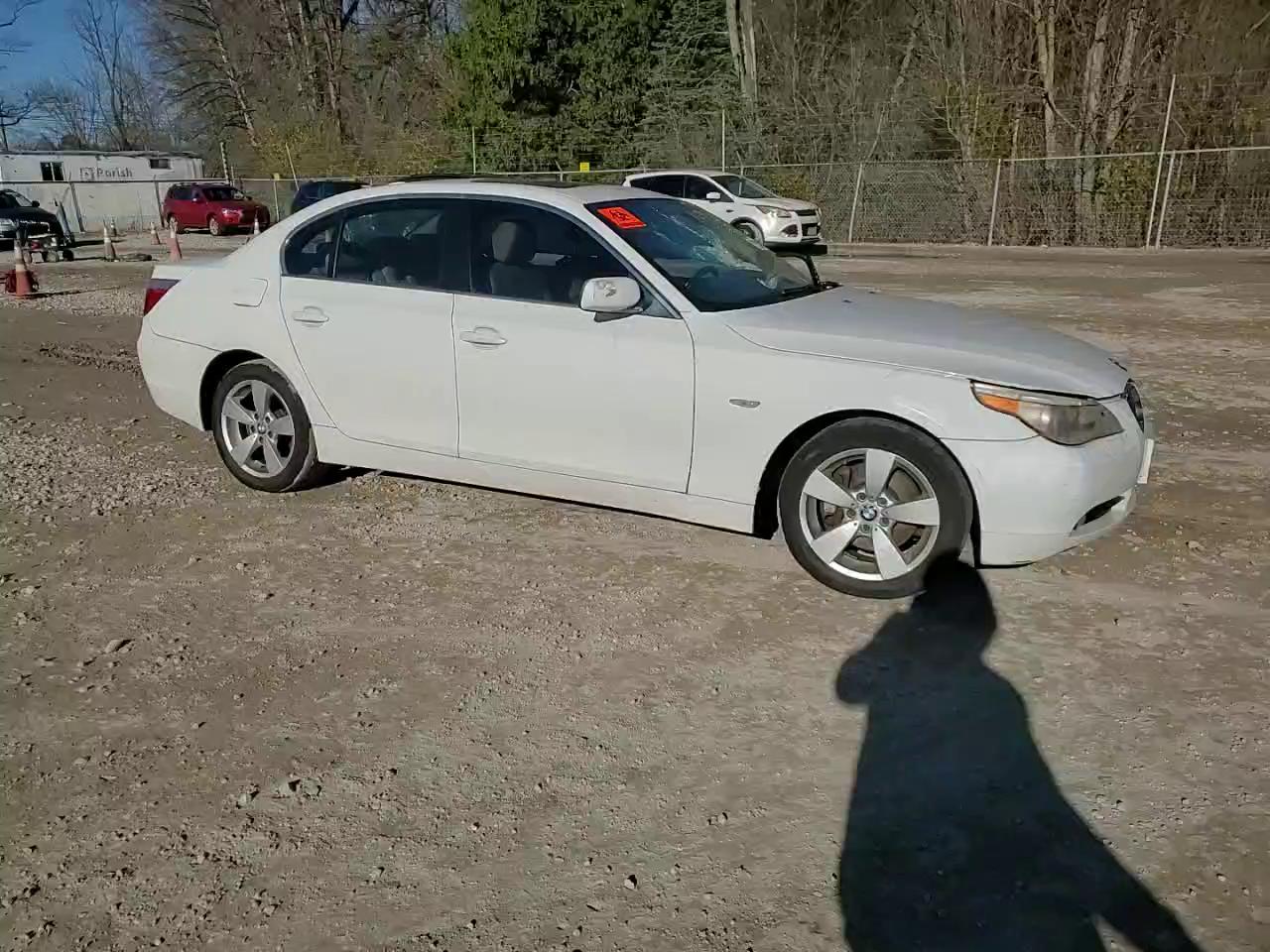 Фото: WBANF735X7CU26367