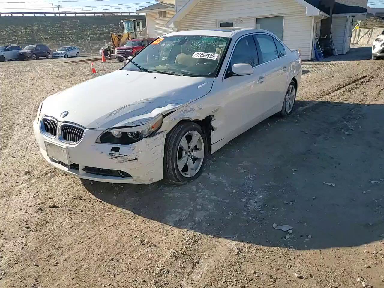 Фото: WBANF735X7CU26367