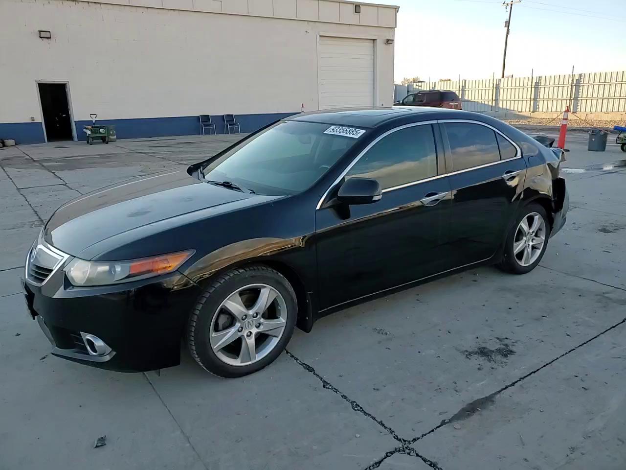 Фото: JH4CU2F68BC008145