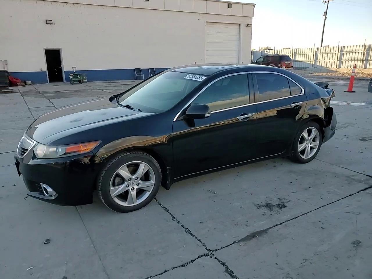 Фото: JH4CU2F68BC008145