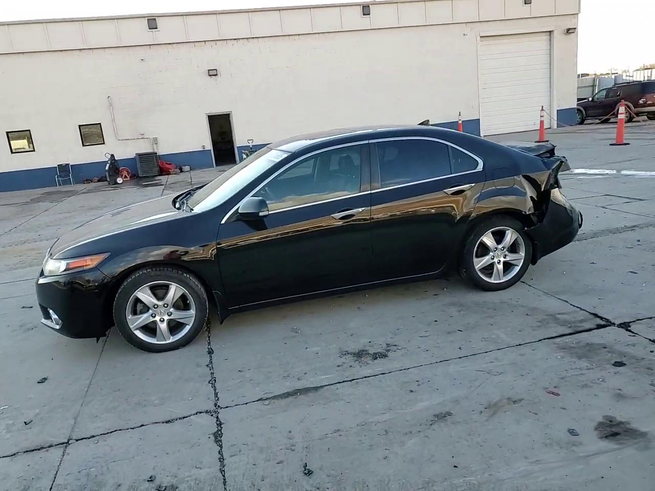 Фото: JH4CU2F68BC008145