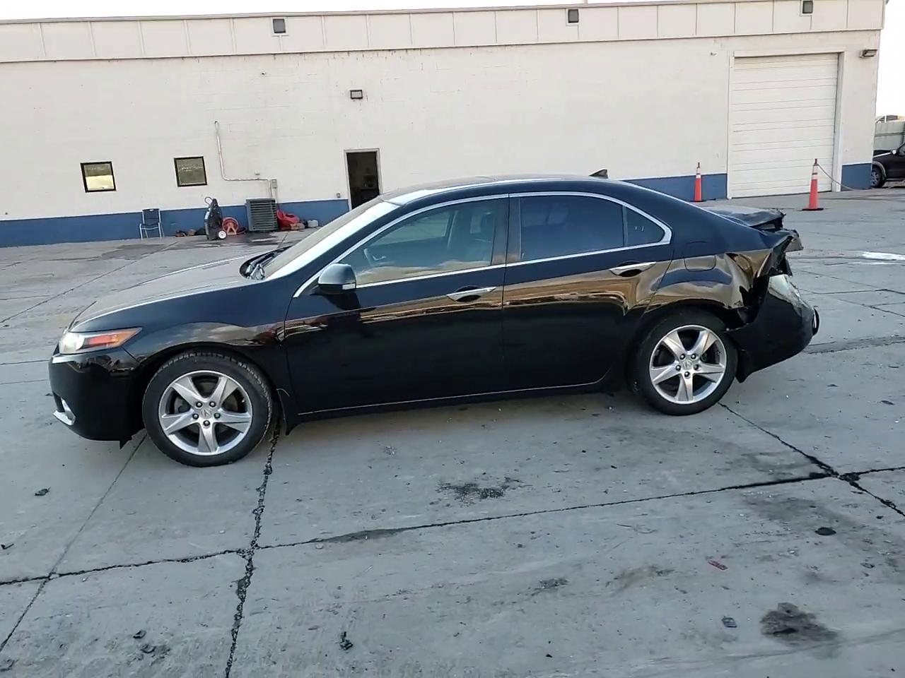 Фото: JH4CU2F68BC008145