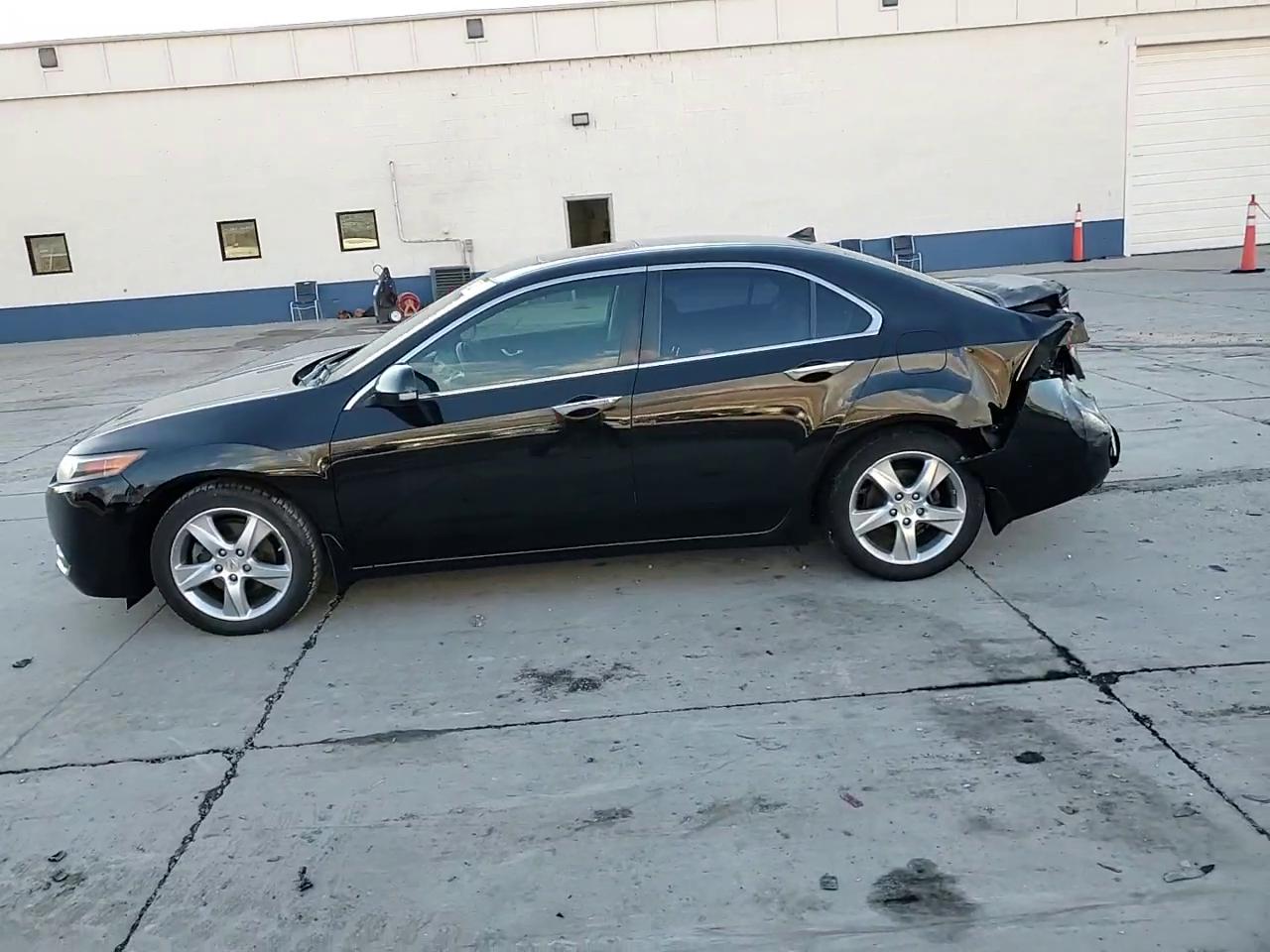 Фото: JH4CU2F68BC008145