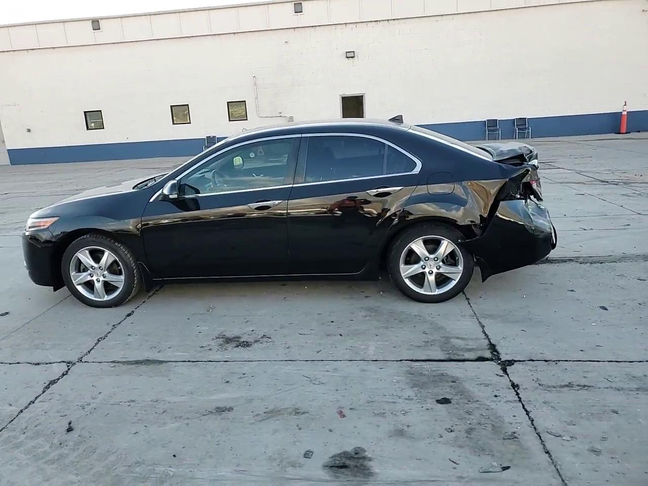 Фото: JH4CU2F68BC008145