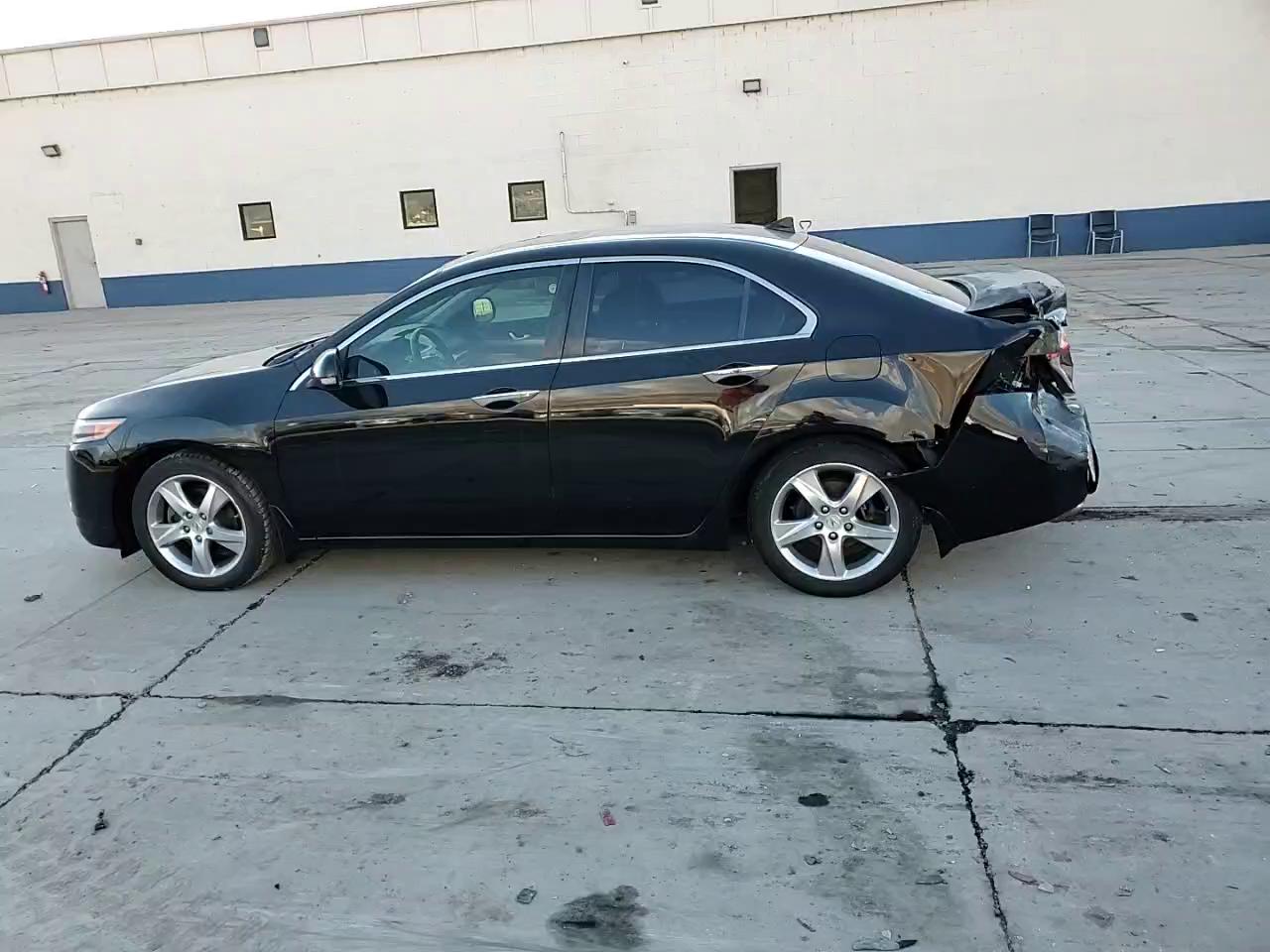 Фото: JH4CU2F68BC008145