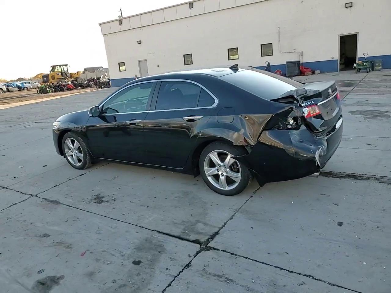 Фото: JH4CU2F68BC008145