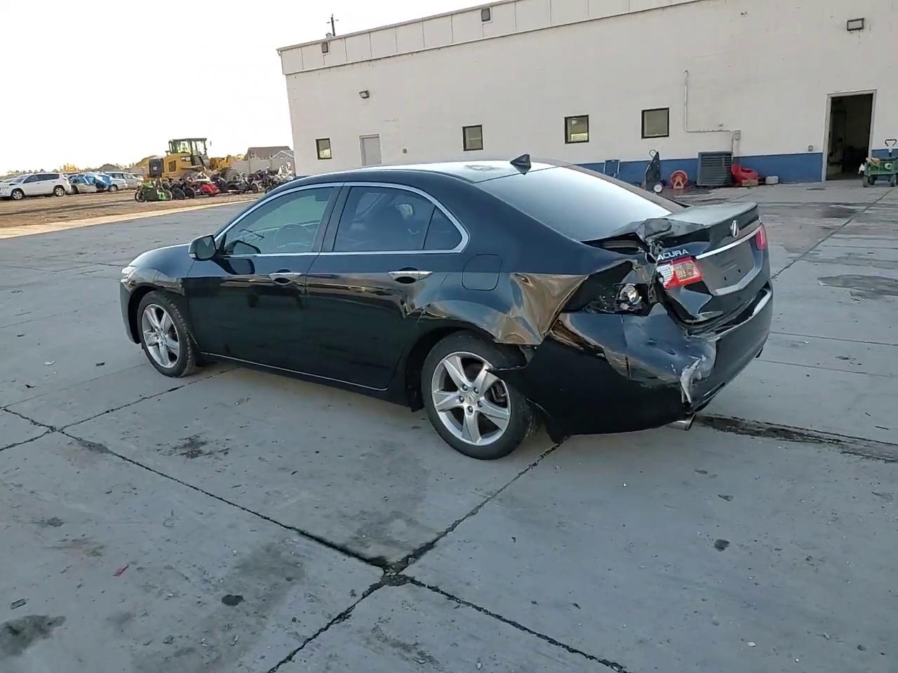 Фото: JH4CU2F68BC008145