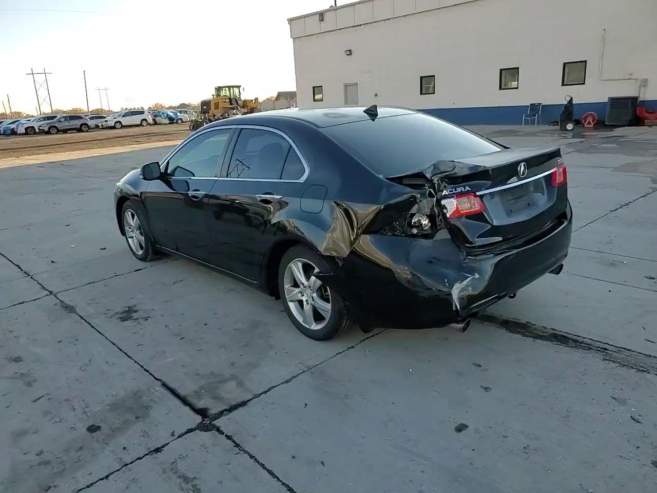 Фото: JH4CU2F68BC008145