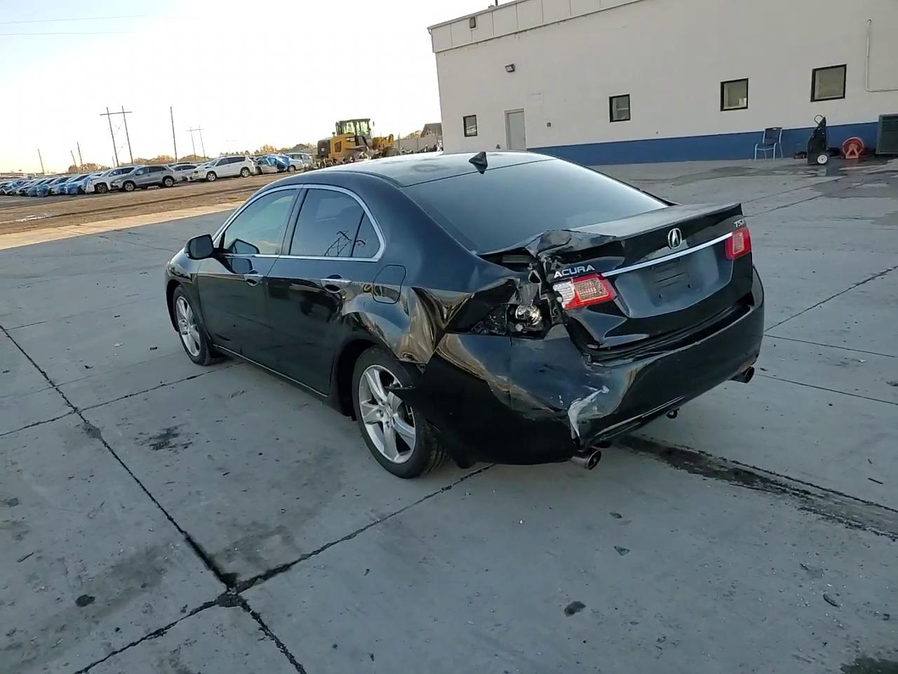 Фото: JH4CU2F68BC008145