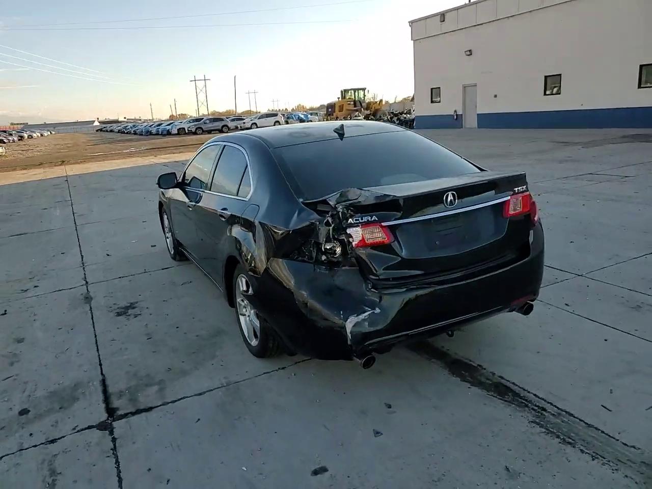 Фото: JH4CU2F68BC008145