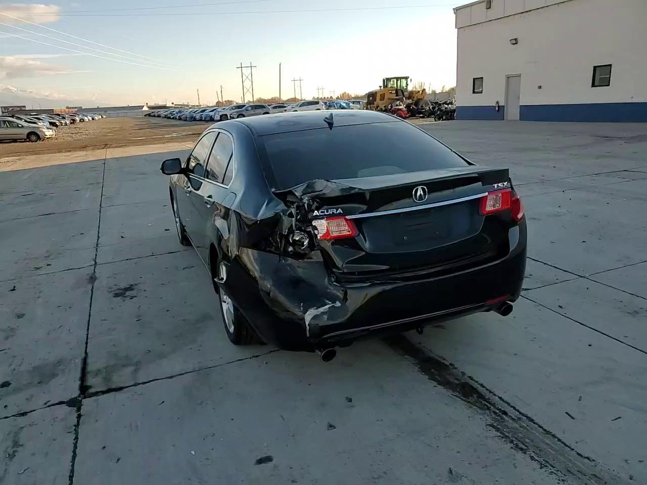 Фото: JH4CU2F68BC008145