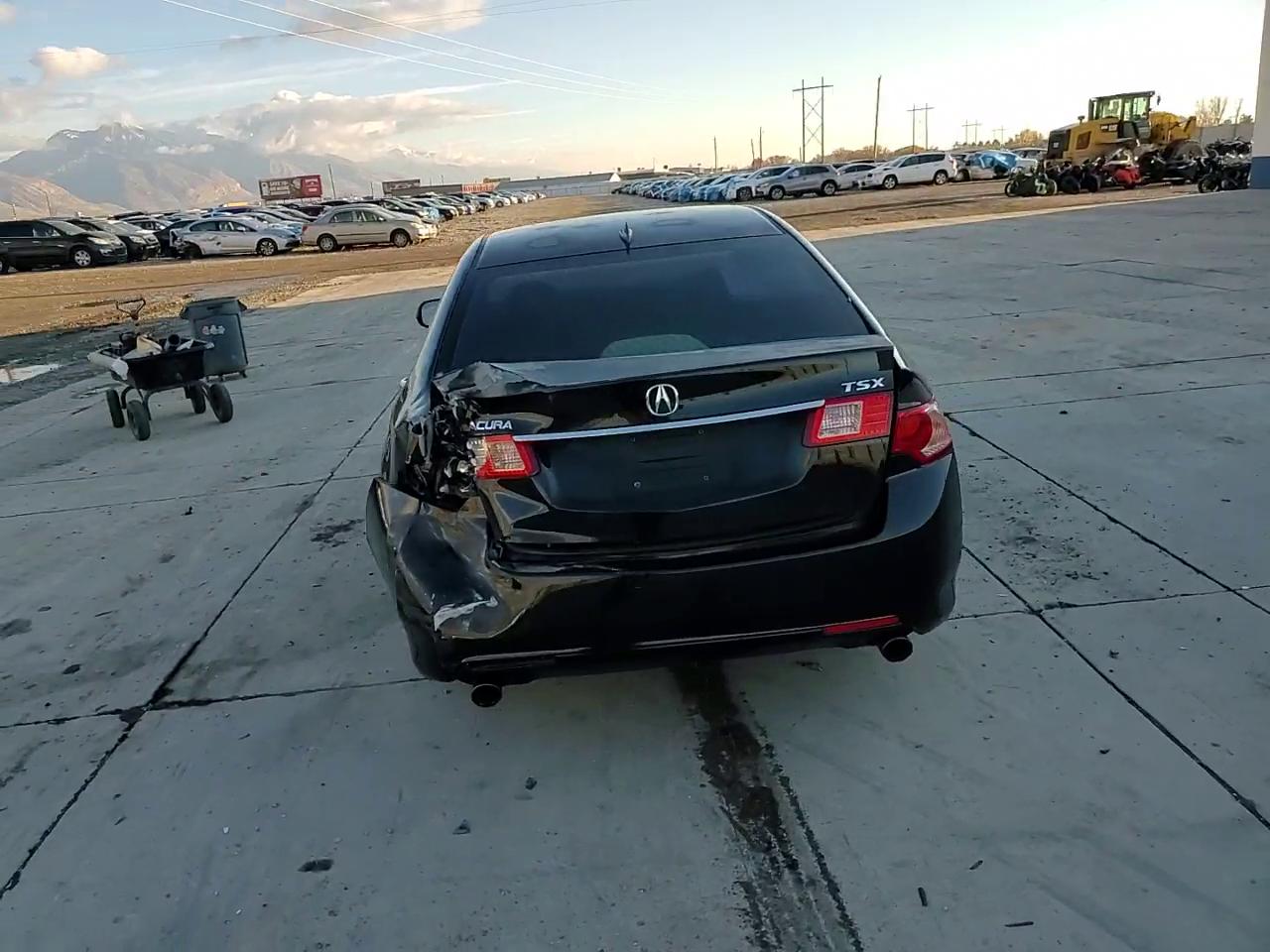 Фото: JH4CU2F68BC008145