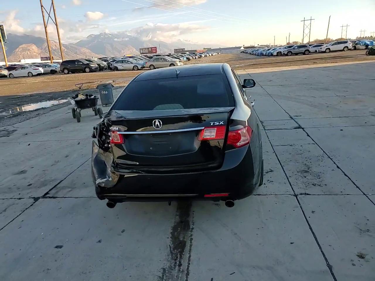 Фото: JH4CU2F68BC008145