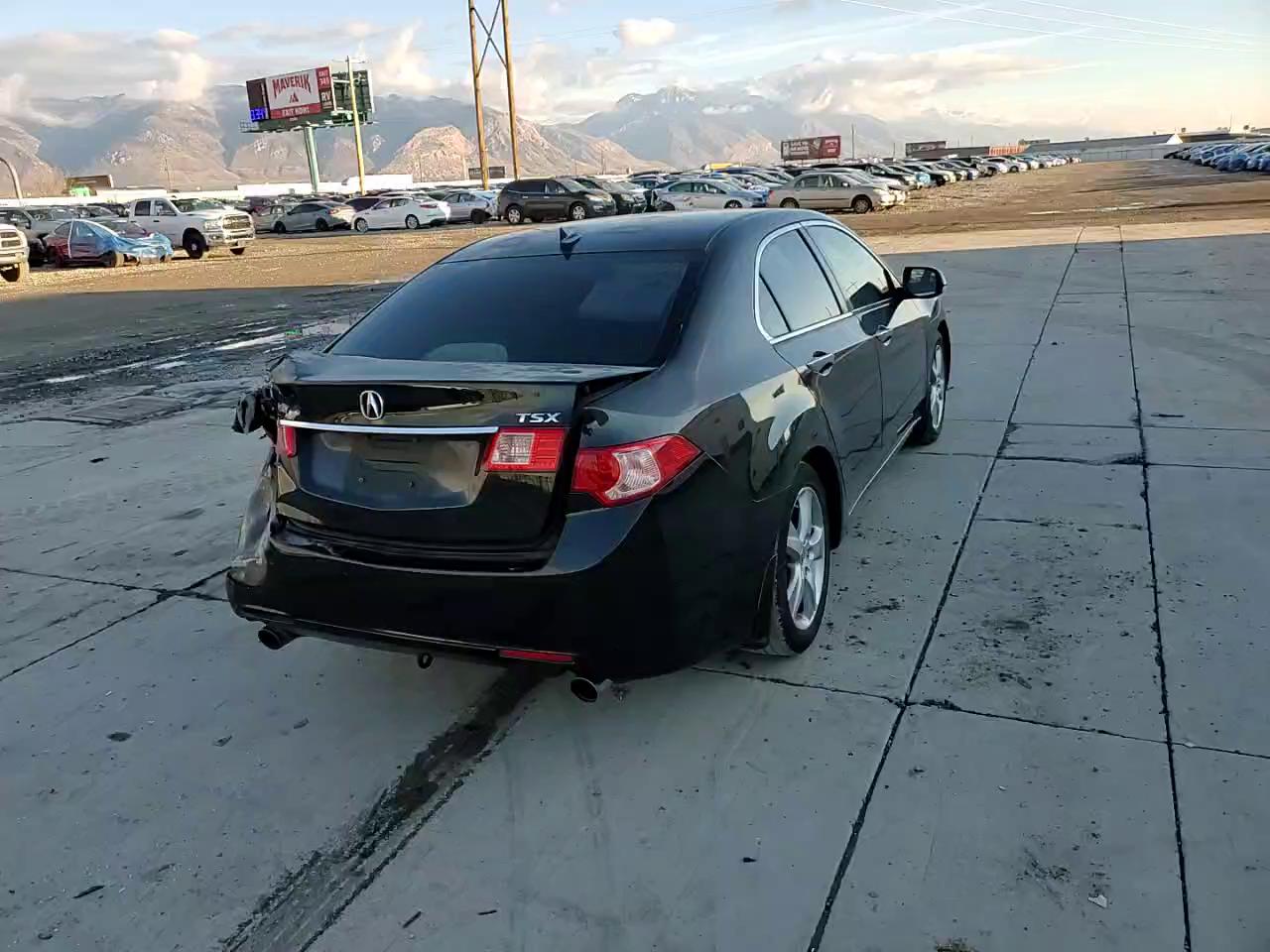 Фото: JH4CU2F68BC008145