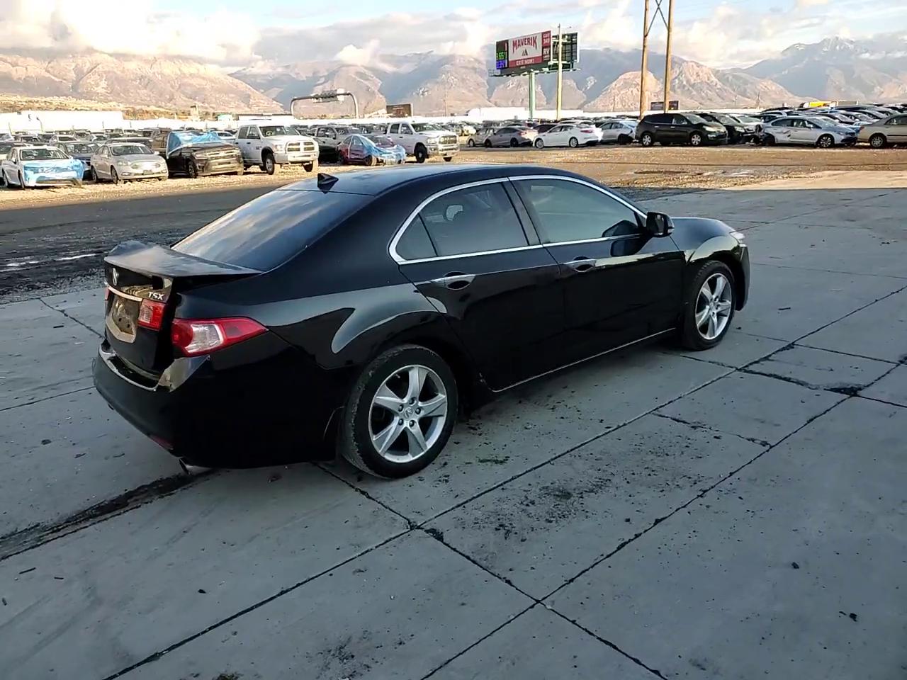 Фото: JH4CU2F68BC008145