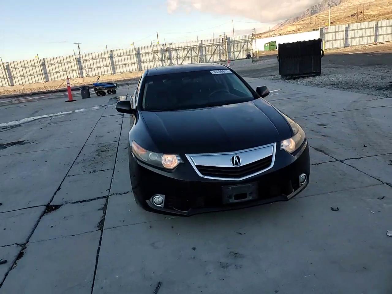 Фото: JH4CU2F68BC008145