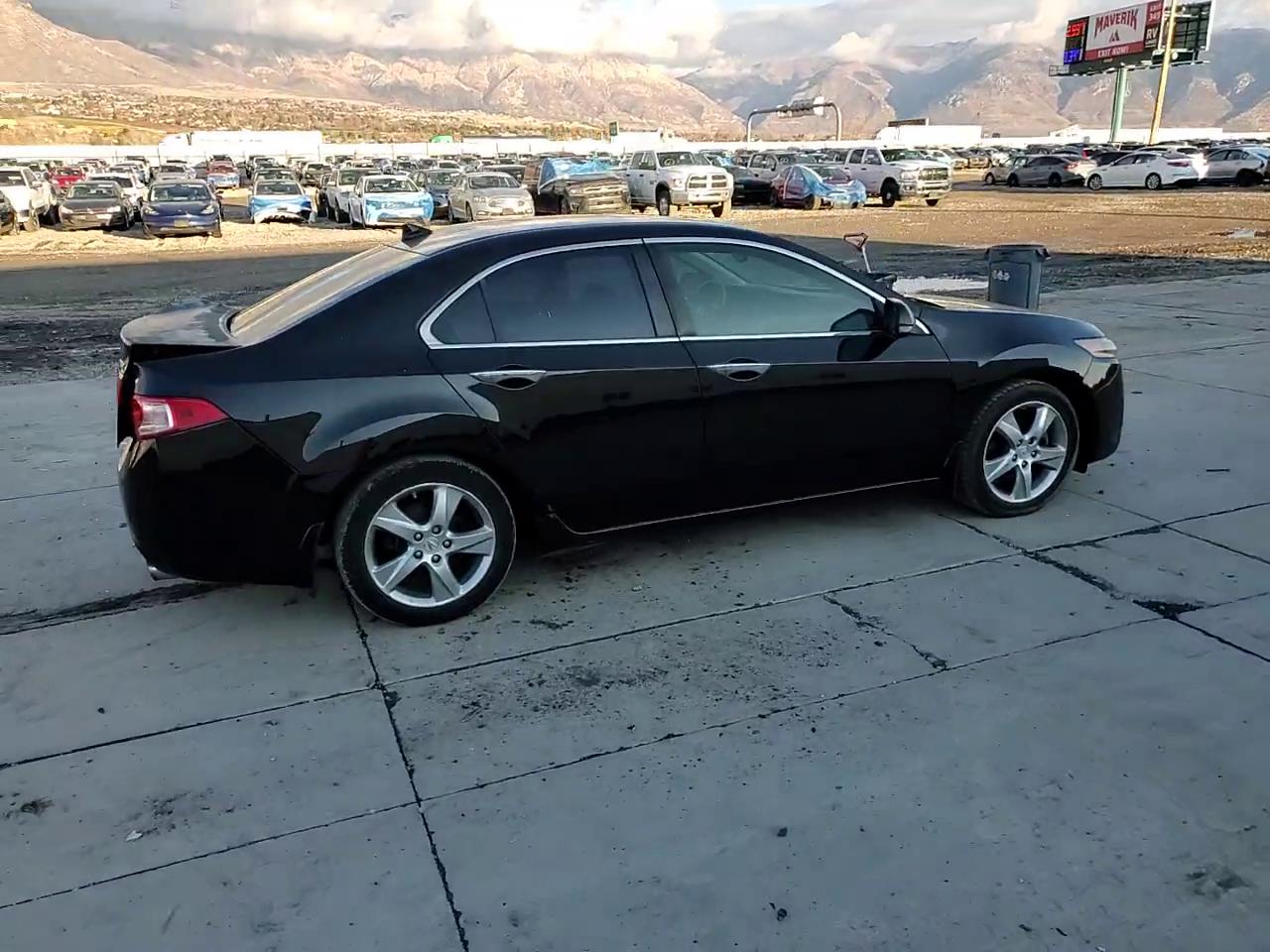 Фото: JH4CU2F68BC008145