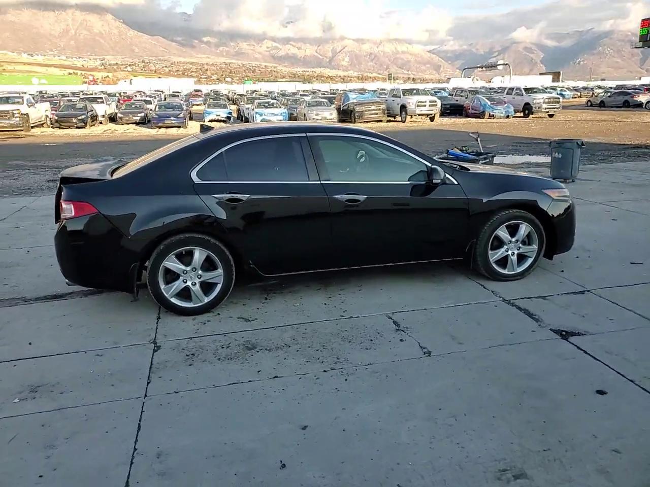 Фото: JH4CU2F68BC008145