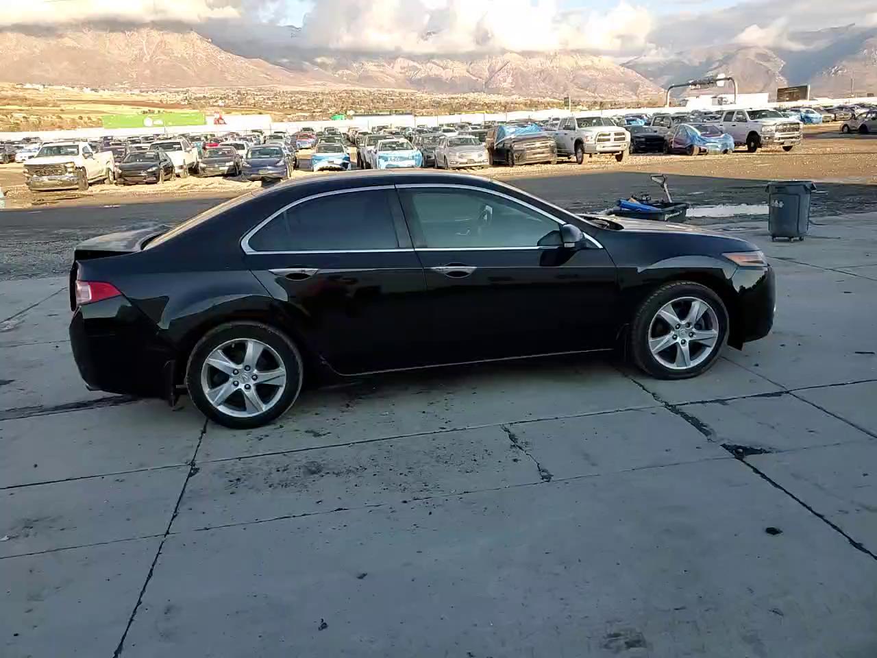 Фото: JH4CU2F68BC008145