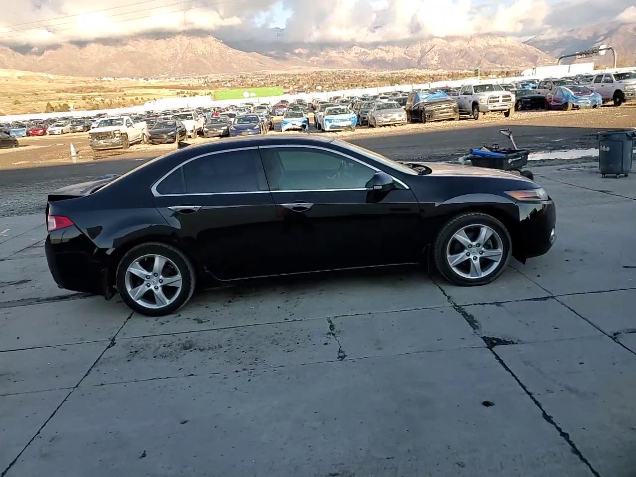 Фото: JH4CU2F68BC008145