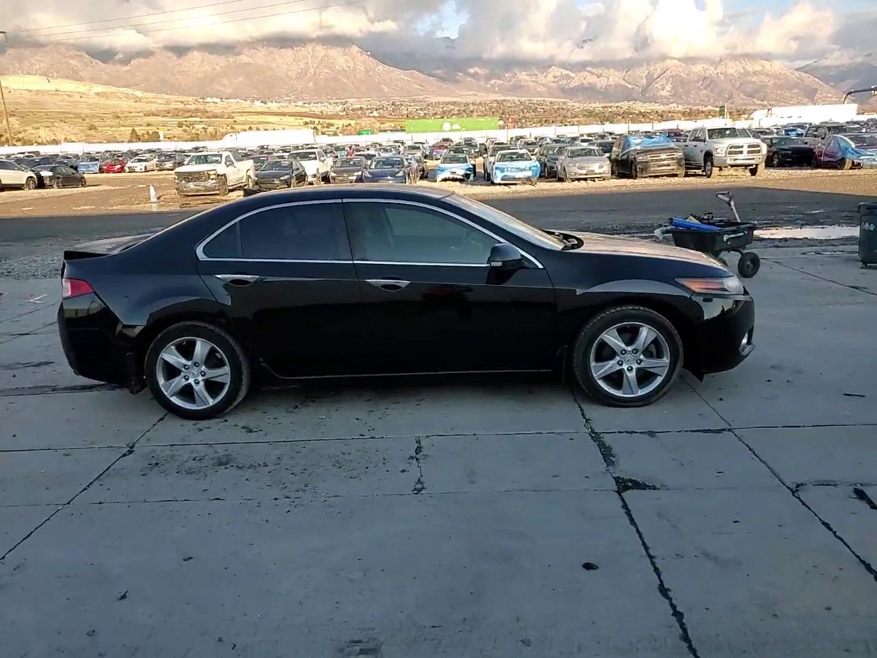 Фото: JH4CU2F68BC008145