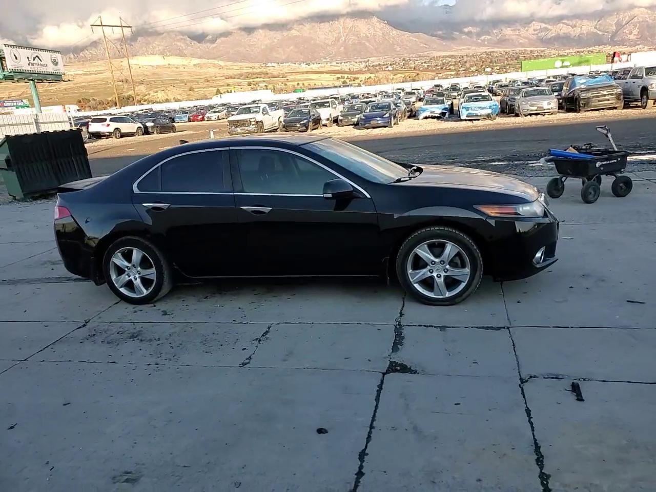 Фото: JH4CU2F68BC008145