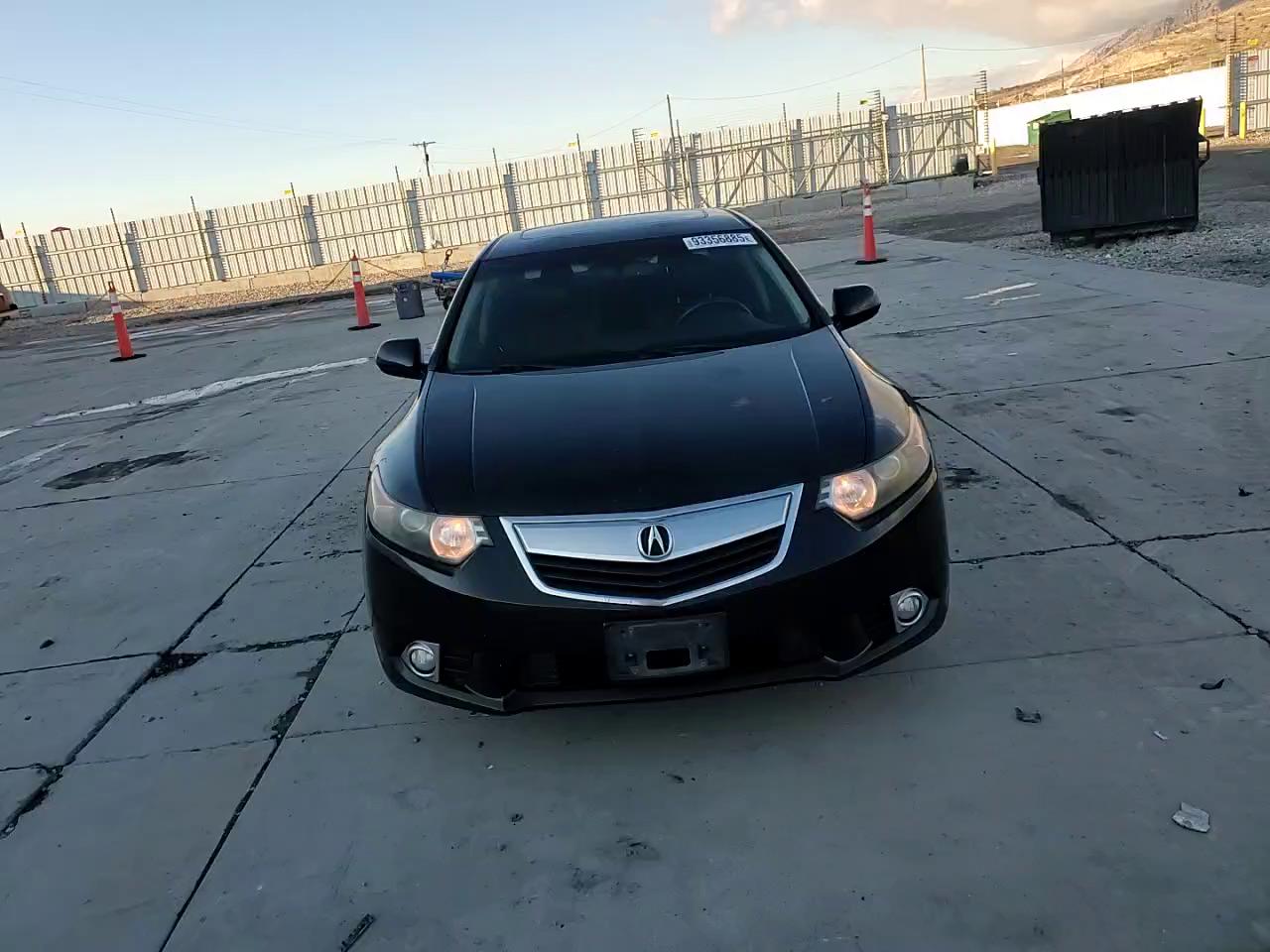 Фото: JH4CU2F68BC008145