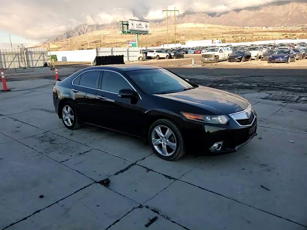 Фото: JH4CU2F68BC008145