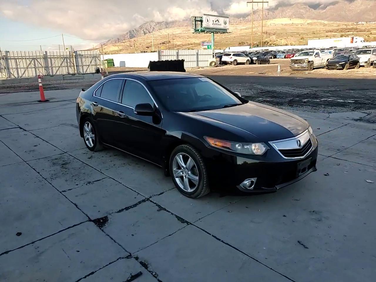 Фото: JH4CU2F68BC008145