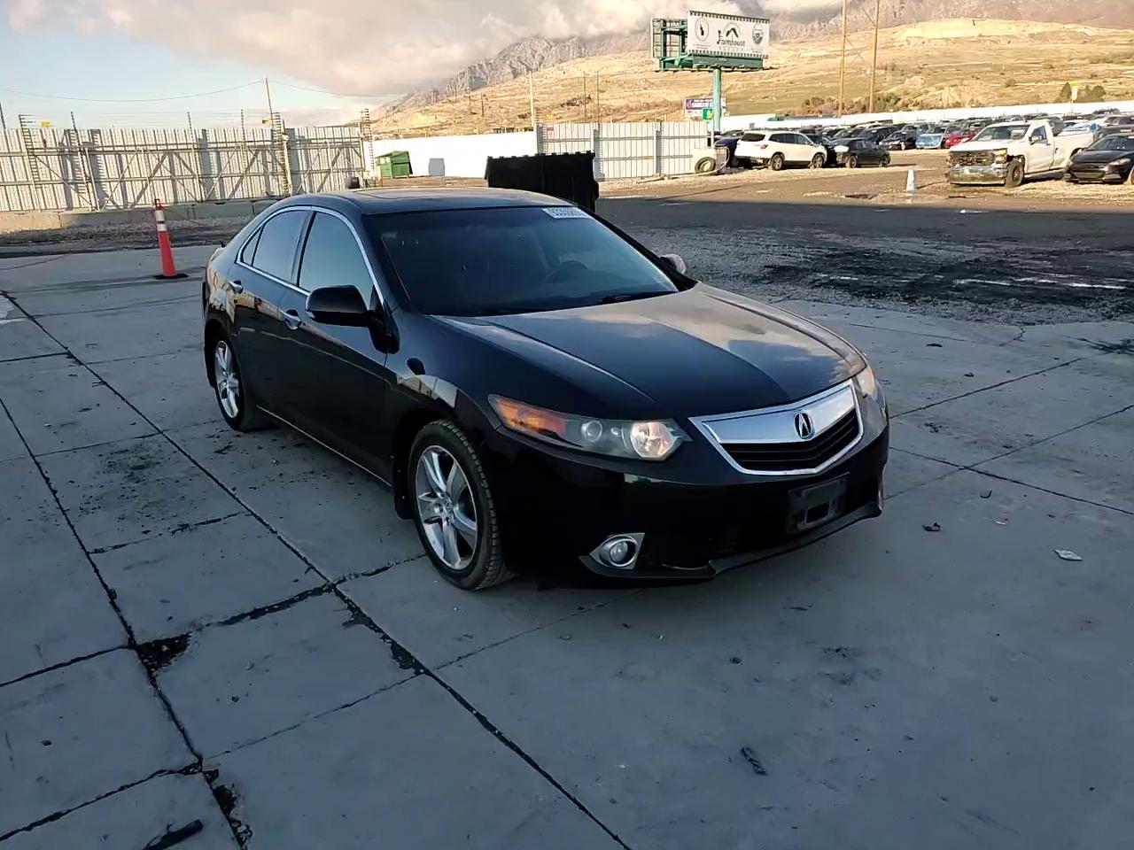 Фото: JH4CU2F68BC008145