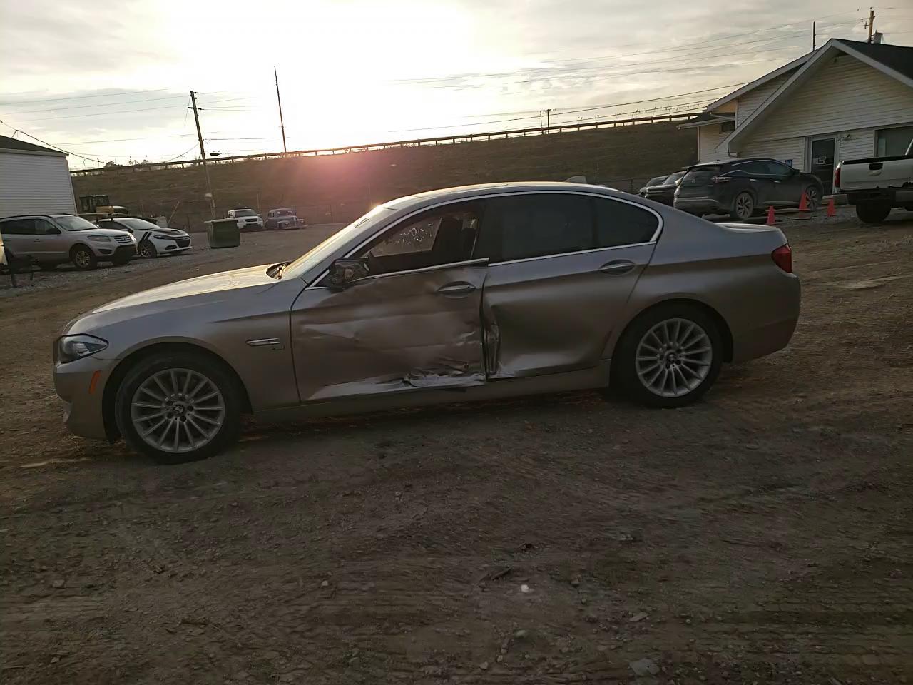 Фото: WBAFU7C51BC878145